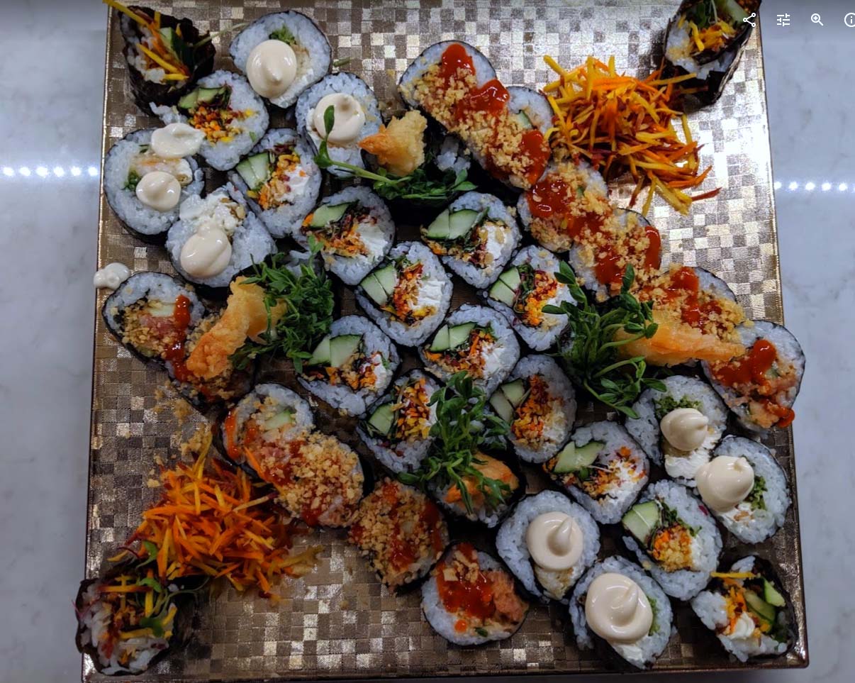 https://www.tampabaychef.com/wp-content/uploads/2020/11/assorted-sushi-plate4.jpg